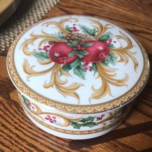 Mikasa Trinket Dish with Top